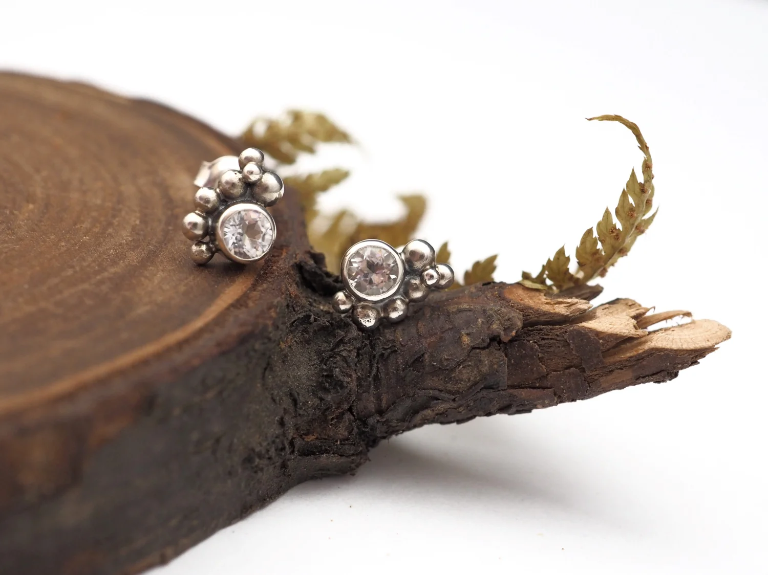 Przebiśniegi z topazami