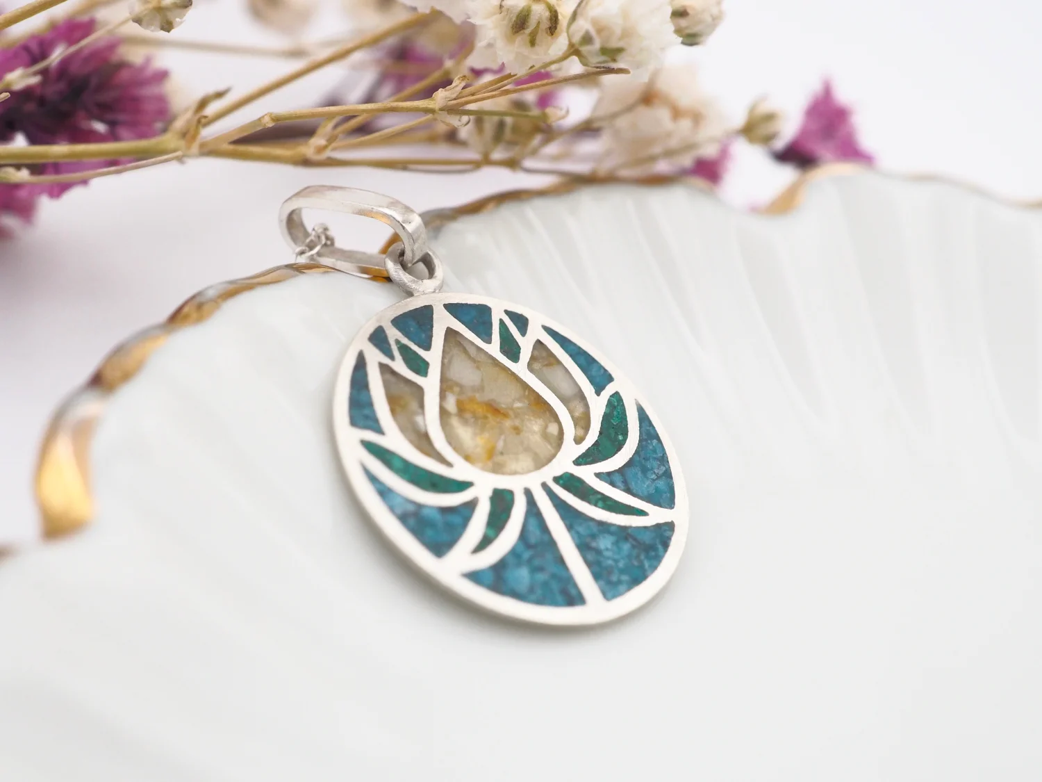 Kwitnący kwiat lotosu 