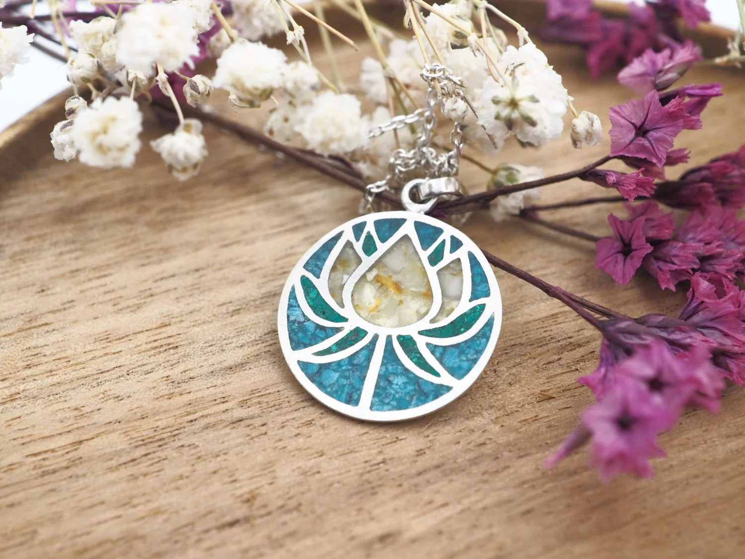 Kwitnący kwiat lotosu 