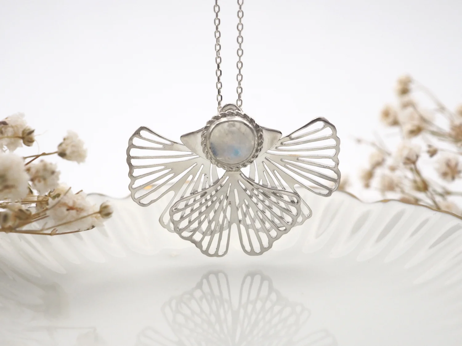 Biżuteria jako prezent pod choinkę &ndash; delikatna, ręcznie robiona