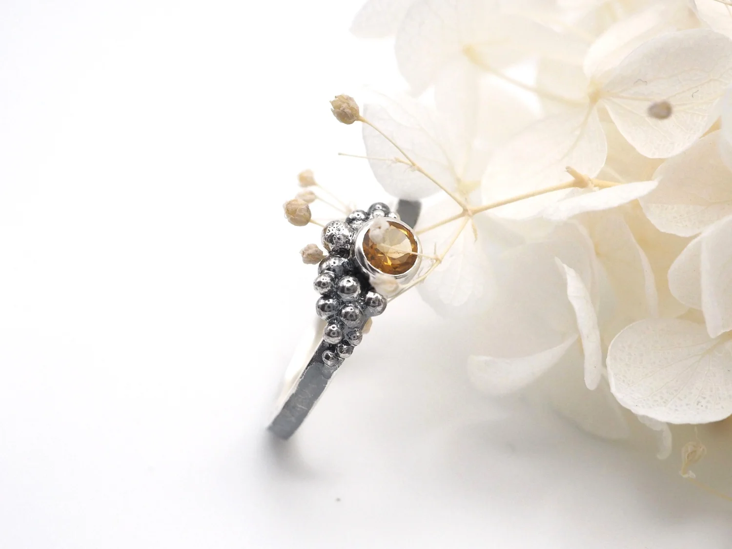 Słoneczny pierścionek